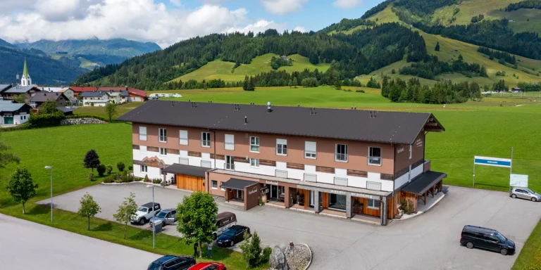Dovolená u Saalbachu: hotel se saunami a snídaní a karta výhod