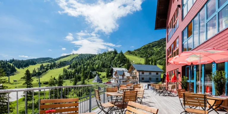 Rakouské Alpy: hotel v 1500 metrech, snídaně, sauny a turistika