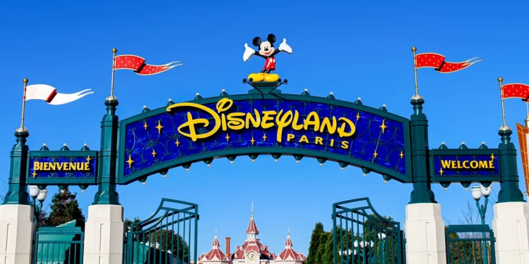 Pohádkový výlet busem pro celou rodinu: den v pařížském Disneylandu