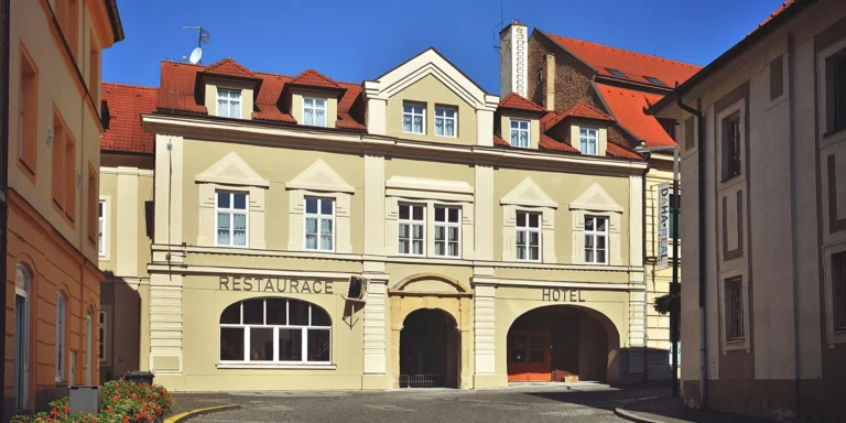 Český ráj to na pohled: hotel v historickém centru Mladé Boleslavi, snídaně, výlety