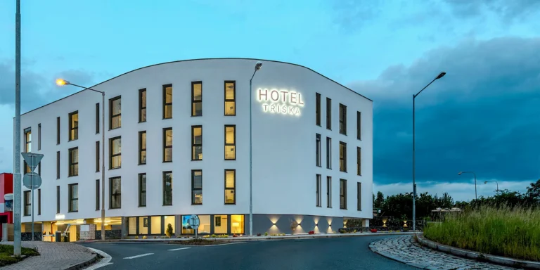 Pobyt v Brandýse nad Labem: moderní hotel i včetně bufetových snídaní