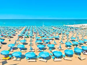 Rodinná dovolená u italského Jadranu: hotel 50 m od pláže, plná penze, bazén, dítě zdarma