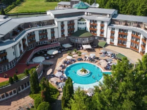 Luxusní pobyt v blízkosti termálního jezera Hévíz: polopenze a neomezený wellness