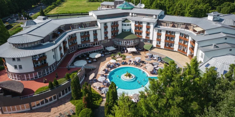 Luxusní pobyt v blízkosti termálního jezera Hévíz: polopenze a neomezený wellness