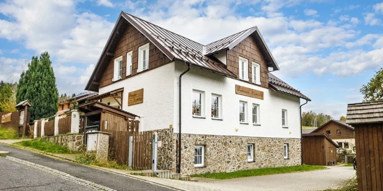 Příjemný penzion na Šumavě se snídaněmi a venkovním bazénem: v létě výlety