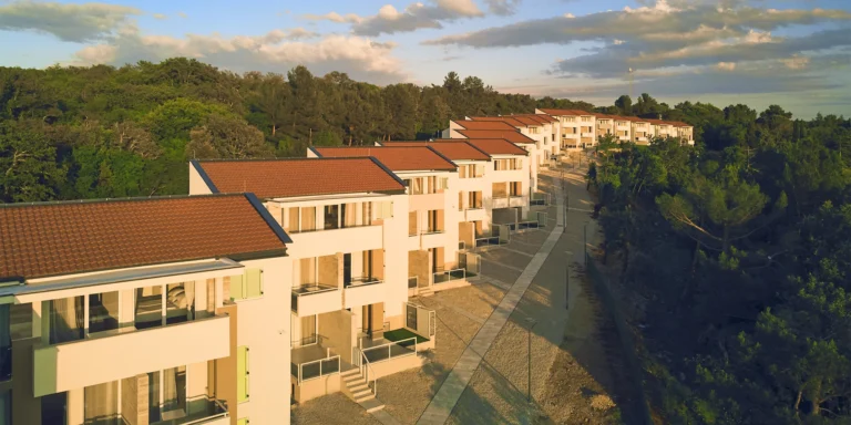 Dovolená na chorvatském Krku: moderně vybavené apartmány, kousek od moře
