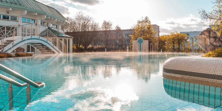 Relaxační pobyt v Rakousku: plná penze, termály, wellness i vstup do skanzenu
