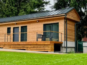 Krásná glampová chatka v Jizerských horách s moderním vybavením