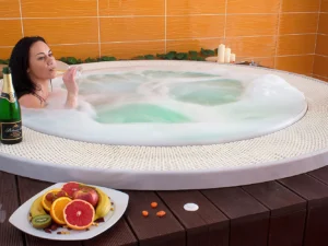 Relax na 60 nebo 120 minut: privátní wellness s dvouchodovým menu a lahví sektu pro pár