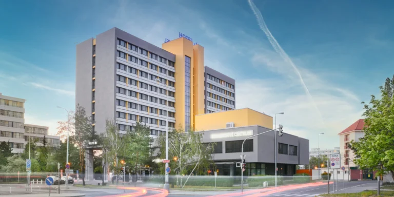 Pobyt v kongresovém hotelu v Praze se snídaní, 100 m od metra Budějovická