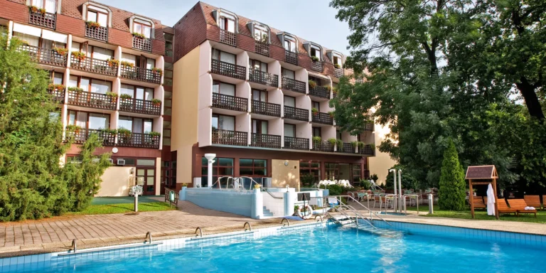 Relax v Maďarsku: 3* lázeňský hotel s polopenzí, neomezený vstup do wellness