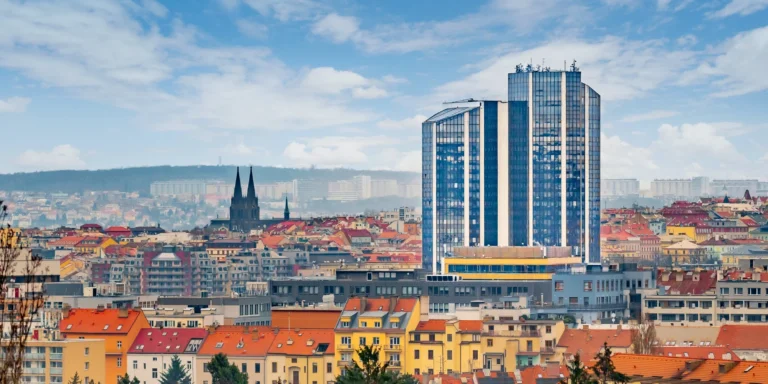 Grand Hotel Prague Towers***** s parádním výhledem: snídaně a parkování v ceně