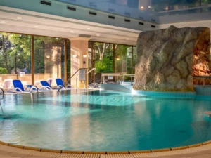 Luxusní wellness v Budapešti: špičkový spa hotel na Markétině ostrově, termální lázně i polopenze