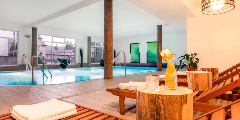 Pobyt v moderním hotelu v polských Krkonoších: snídaně či polopenze a neomezený wellness