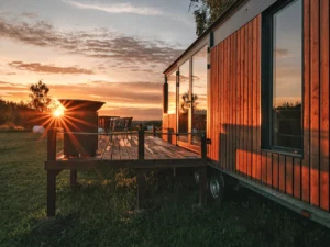 Tiny House Louis na Lipensku: skvělé vybavení včetně kuchyně a koupelny, překrásný výhled