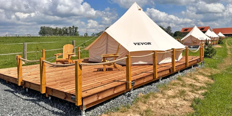 Glamping na farmě v Posázaví pro 5 osob: luxusní stan s výhledem na pastviny a koupací biotop