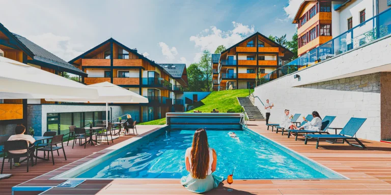 Polské Krkonoše, Karpacz: resort v alpském stylu, neomezený wellness a polopenze