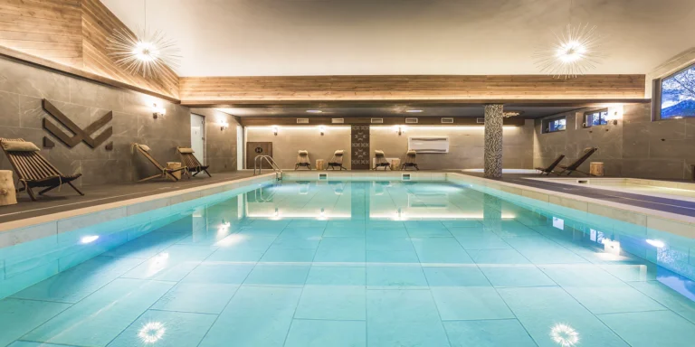 Stylový 4* resort, chalety a tiny houses: wellness a 2 děti do 11,99 let zdarma