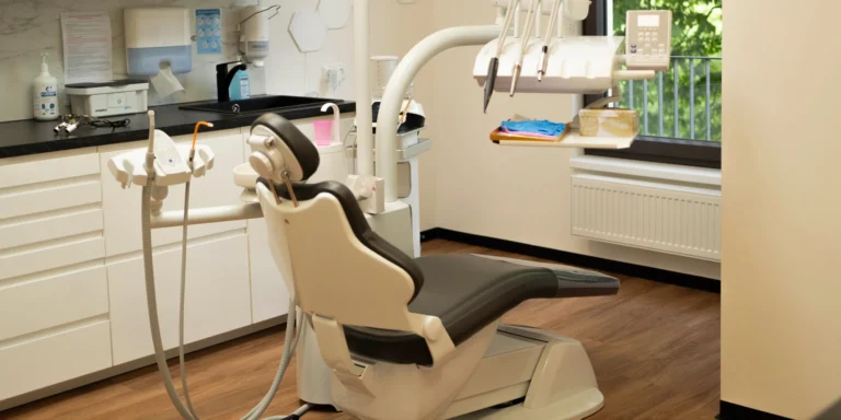Dentální hygiena ve Vysočanech: péče včetně airflow nebo dětská varianta