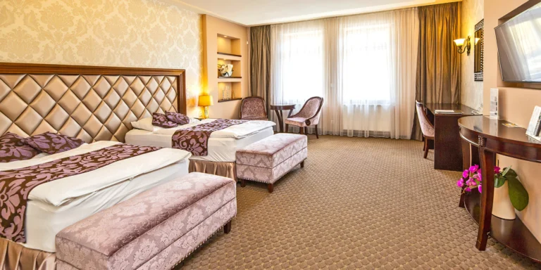 4* hotel ve Varech: skvělé jídlo, masáž, sauna i soukromé využití kina