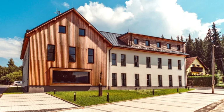 Pobyt na Šumavě: moderní apartmány v Javorné, 17 km od Čertova jezera