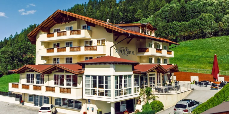 Pobyt v rakouských Alpách: polopenze plus, saunový svět a sjezdovky pár kroků od hotelu