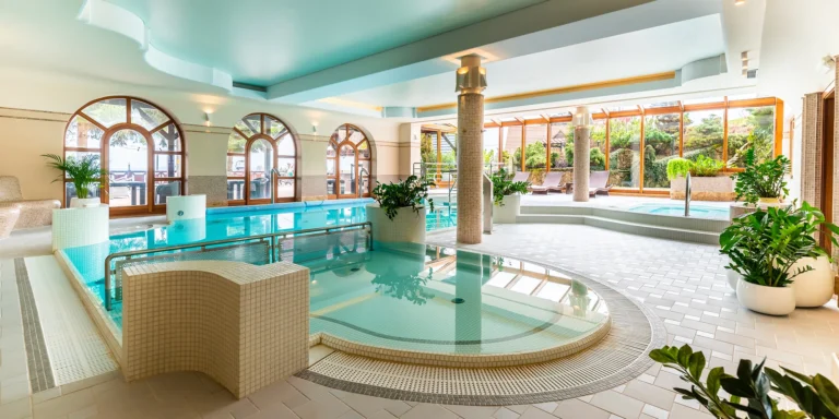 Krásy Kladska: moderní resort v Zielenieci s neomezeným wellness a snídaní či polopenzí