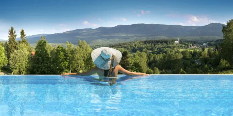 Moderní resort ve Sklářské Porubě: snídaně či polopenze, wellness, infinity bazén