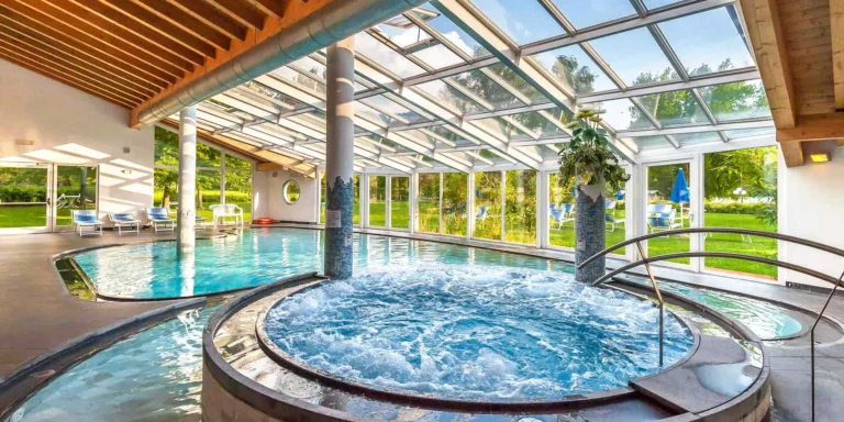 Wellness pobyt s plnou penzí v italských Alpách: hotel s bio zahradou, bazénem a spa u Terme di Levico