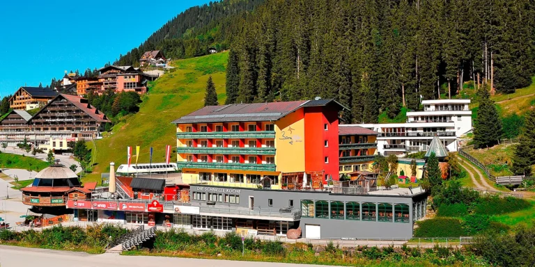 Alpský ráj nedaleko Innsbrucku: wellness s bazénem a saunami, polopenze, masáž i turistické hole
