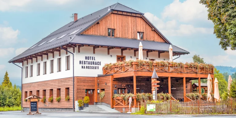 Dovolená v Beskydech: snídaně či polopenze, moderní pokoje i pěší turistika či lyžování