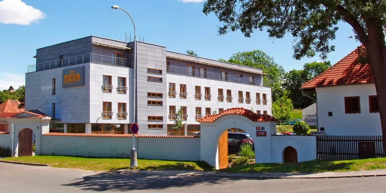 Pobyt se snídaní v pražské Ruzyni: blízko letiště, ale i Divoké Šárky či obory Hvězda