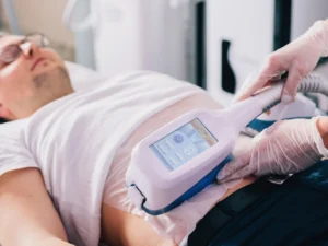 Nasávací kryolipolýza i s možností rázové vlny pro problémové partie