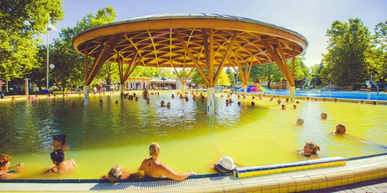 Relax v maďarském Bükfürdő: 4* hotel s polopenzí či all inclusive, neomezeným wellness i vstupy do lázní