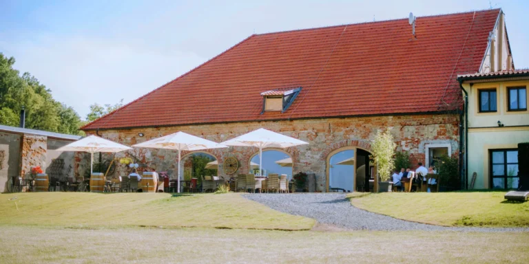Pobyt v hotelu u hradu Buchlov se snídaněmi i večeřemi a wellness či masáží
