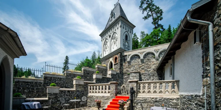 Apartmány na hradě Kunzov: pobyt se snídaní i polopenzí a vstup do wellness