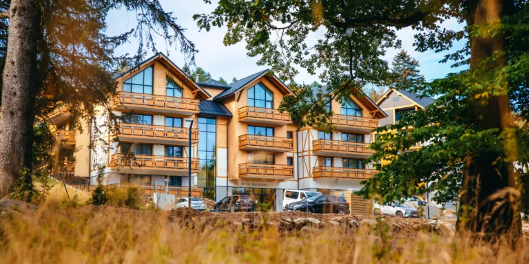 Polské Krkonoše: apartmány butikového aparthotelu, strava, bazén, až 2 děti zdarma