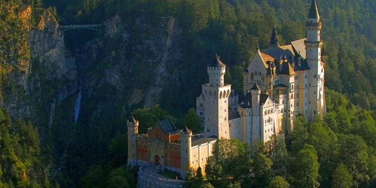 Pohádkové zámky šíleného krále: Neuschwanstein a Hohenschwangau vč. dopravy