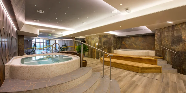 Exkluzivní pobyt v Grand Hotelu Bellevue: wellness s bazénem, polopenze i pokoje s atraktivním designem