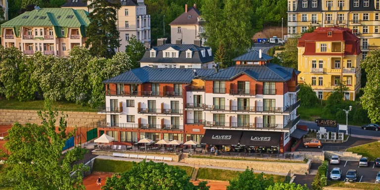 4* pobyt v centru Mariánských Lázní: snídaně či polopenze, neomezeně wellness i možnost masáže a procedur