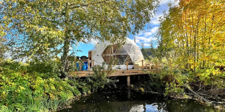Glamping s rybníkem a horkou lázní na severu Čech: ubytování až pro 6 osob
