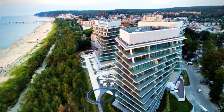 Spa resort u Baltu: snídaně, 5 druhů saun, vyhřáté bazény i jacuzzi, až 2 děti zdarma