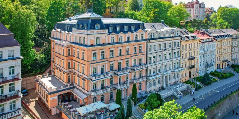 4* relaxace v Karlových Varech s polopenzí, wellness a procedurami