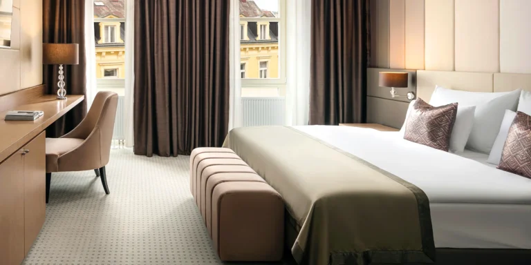 Luxusní butikový hotel v srdci Karlových Varů: 300 m od Vřídelní kolonády, polopenze i wellness