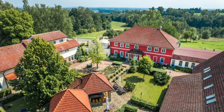 Pobyt na farmě 5 km od Kuksu s farmářskou snídaní i polopenzí a možností pikniku