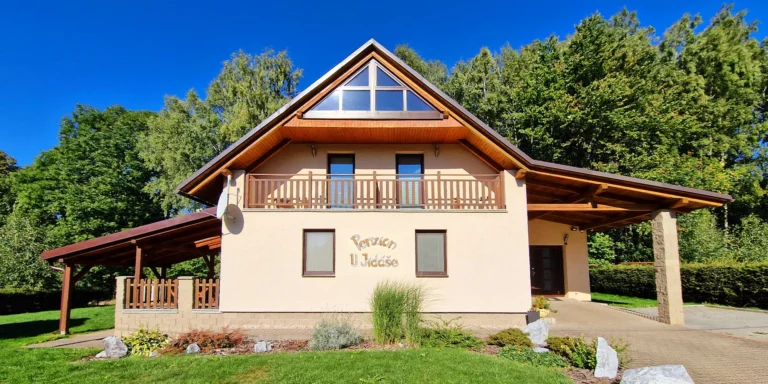 Pobyt v apartmánech u Pekla Čertovina: polopenze, animační program, velká dětská herna i wellness