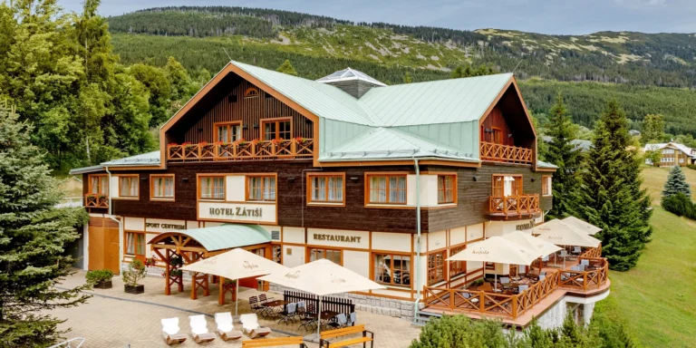 Parádní pobyt v horském hotelu ve Špindlerově Mlýně s wellness i polopenzí