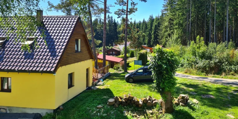 Až 8 dní pohody přímo u Lipna: vybavený apartmán s kuchyňkou a půjčením kol i infrasaunou