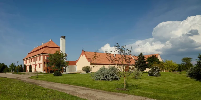 Safari v jižních Čechách pro dva i rodinu: snídaně, zvířata a jízda offroadem