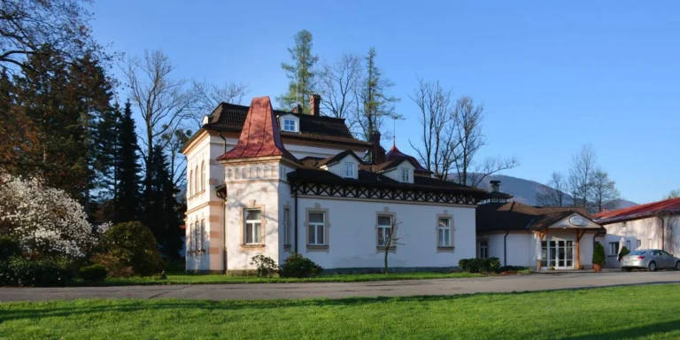 Romantický pobyt v apartmánech v hotelu Zámeček na Čeladné: snídaně a privátní wellness